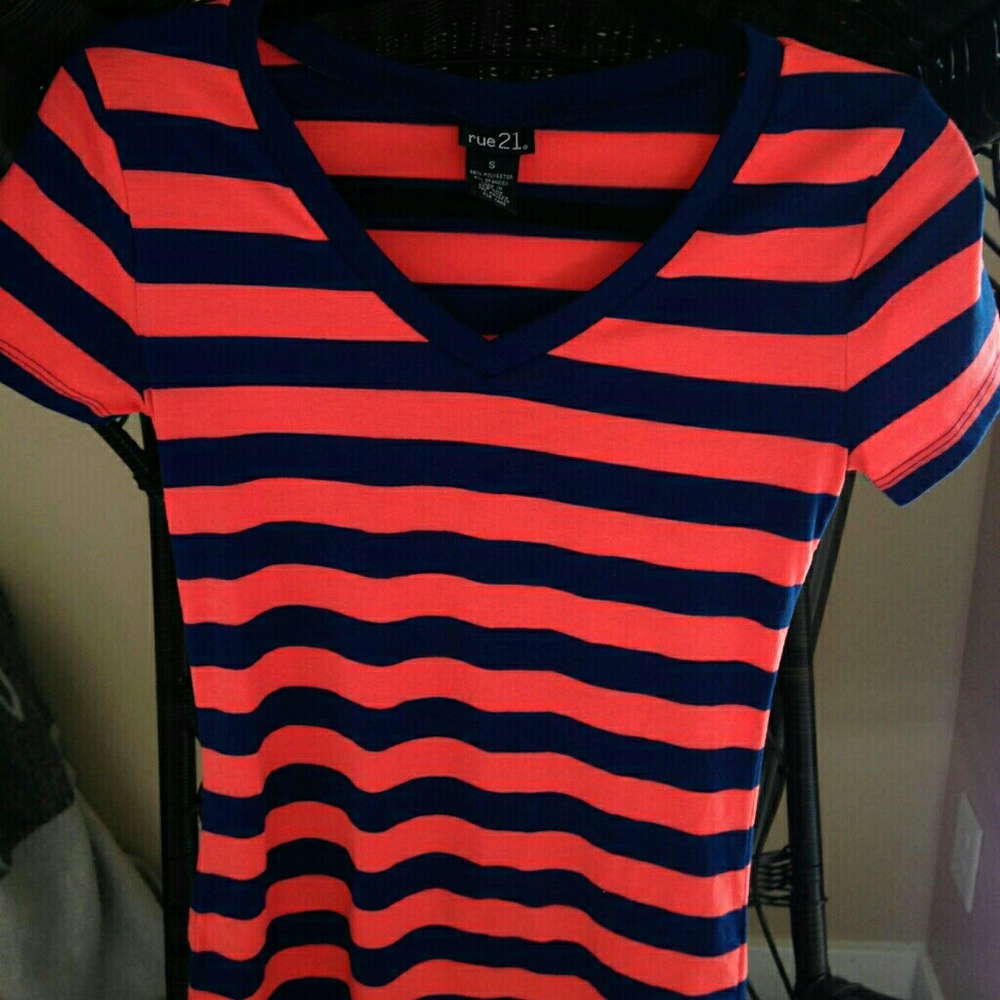 Coral and navy v neck stripped top